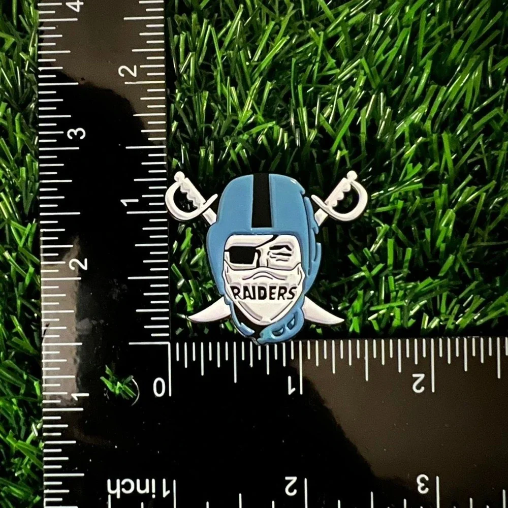 Raiders pin